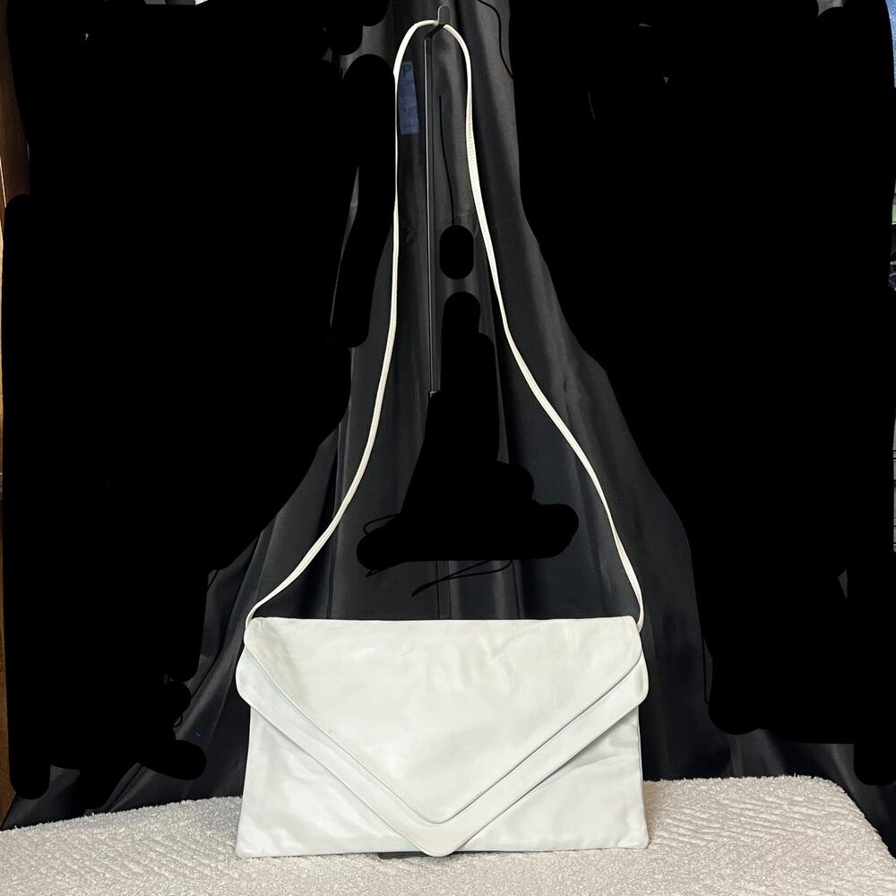 DeLUIGE by LUIS  80’s Italian Leather Crossbody Envelope Bag  CleanGirl Coastal